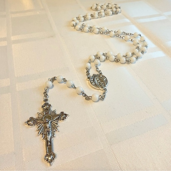 White Adoration of the Blessed Virgin Mary Prayer Rosary - Picture 1 of 4
